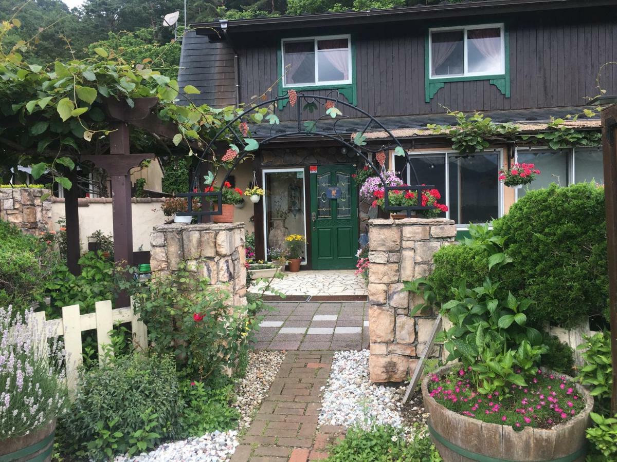 Private Hotel Rei Fujikawaguchiko Bagian luar foto